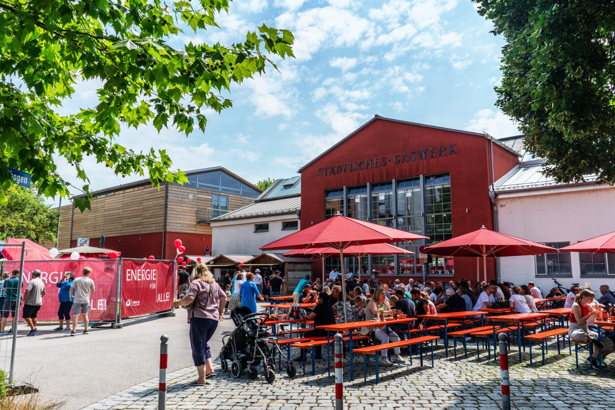 Gemütliches Beisammensein mit Speis und Trank