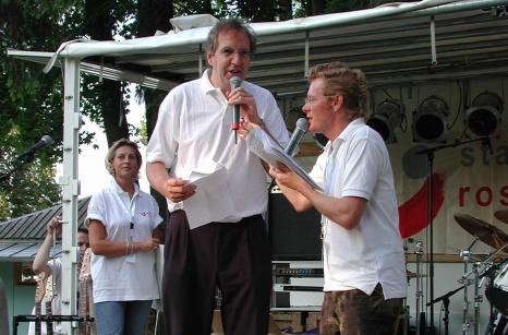 Dr. Brühl singt bei Freibadfest (2003)